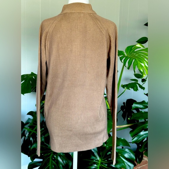 🛍️ NWT Luchiano Visconti Taupe color sweater size medium - Picture 6 of 8